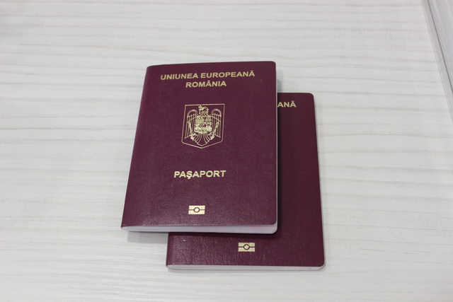 Cрок действия румынского паспорта продлен до 10-ти лет.Решение было принято Румынским Сенатом на очередном пленарном заседании. Теперь вместо 5 лет, сроком действия паспорта у лиц старше 25-летнего возраста является десятилетний срок, а для лиц от 12 до 25 лет.