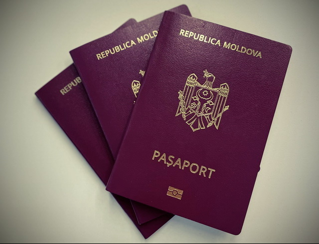 Анализируем востребованность молдавского гражданства среди украинцев, россиян и белорусов, обусловленную преимуществами свободного передвижения в ЕС. Постепенное усложнение процедуры получения гражданства