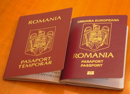 Гражданство Румынии дает право передвигаться по территории Европы без оформления визы. Паспорт одной из стран Европы обеспечит достойную пенсию, профессиональное медицинское обслуживание, защиту собственных прав со стороны европейских государств, даже за пределами их границ.