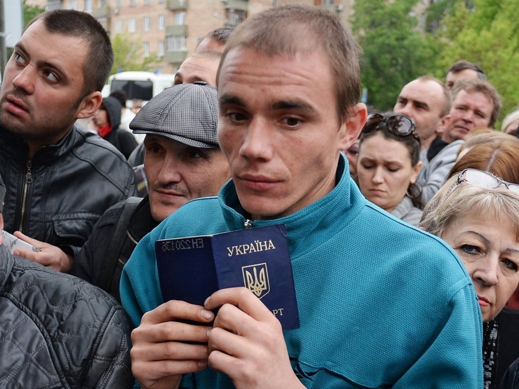 По официальным подсчетам, Украину покинуло более 6 миллионов людей в период 1991-2012 г.г. Половина эмигрантов – трудоспособное население до 35 лет