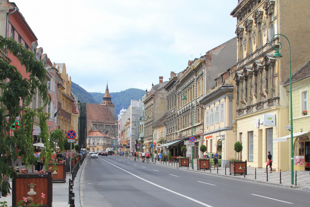 Брашов, Румыния — это ворота в Трансильванию. После приезда из Бухареста темп жизни заметно замедляется