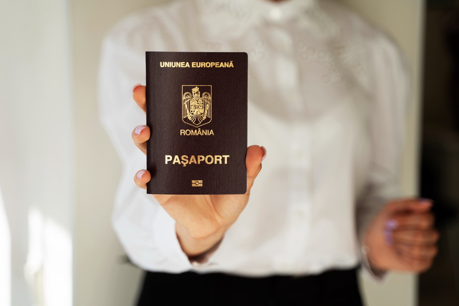 Несовершеннолетние дети румынское гражданство получают одновременно с тем родителем, который выступает основным заявителем