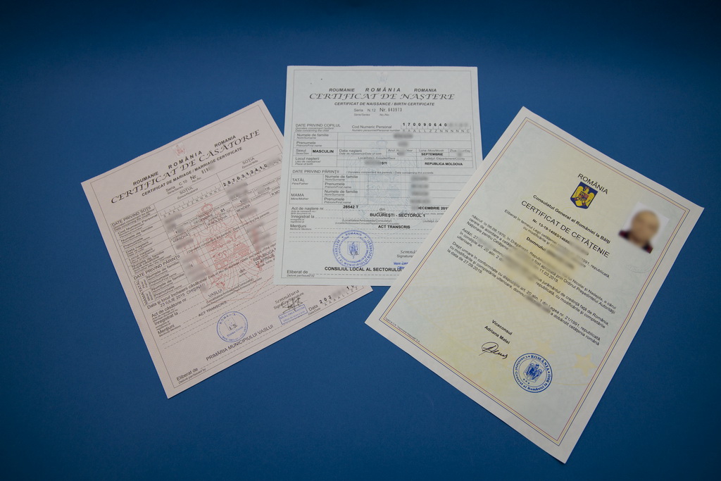 Регистрация румынского брачного свидетельства и справки о рождении в реестре актов гражданского состояния проводится тогда, когда пройдена присяга и получен сертификат гражданства Румынии.Поэтому в начале требуется оформить гражданство Румыни