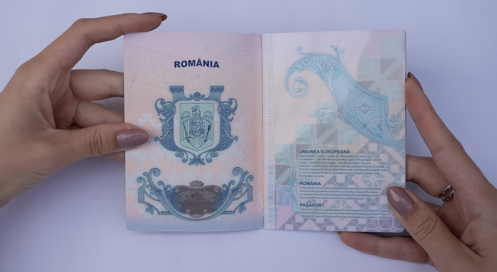Люди обращаются к нам за помощью в процессе оформления гражданства Румынии и последующих документов, то есть до получения самого паспорта Румынии